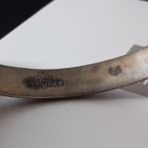 VINTAGE 1940's Sterling Siam Ruby Red Enamel Hinged Bangle Bracelet 14.5 Grams - Picture 4 of 7